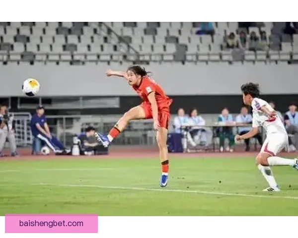 中国女足门将出击失误遭朝鲜U17女足头球破门